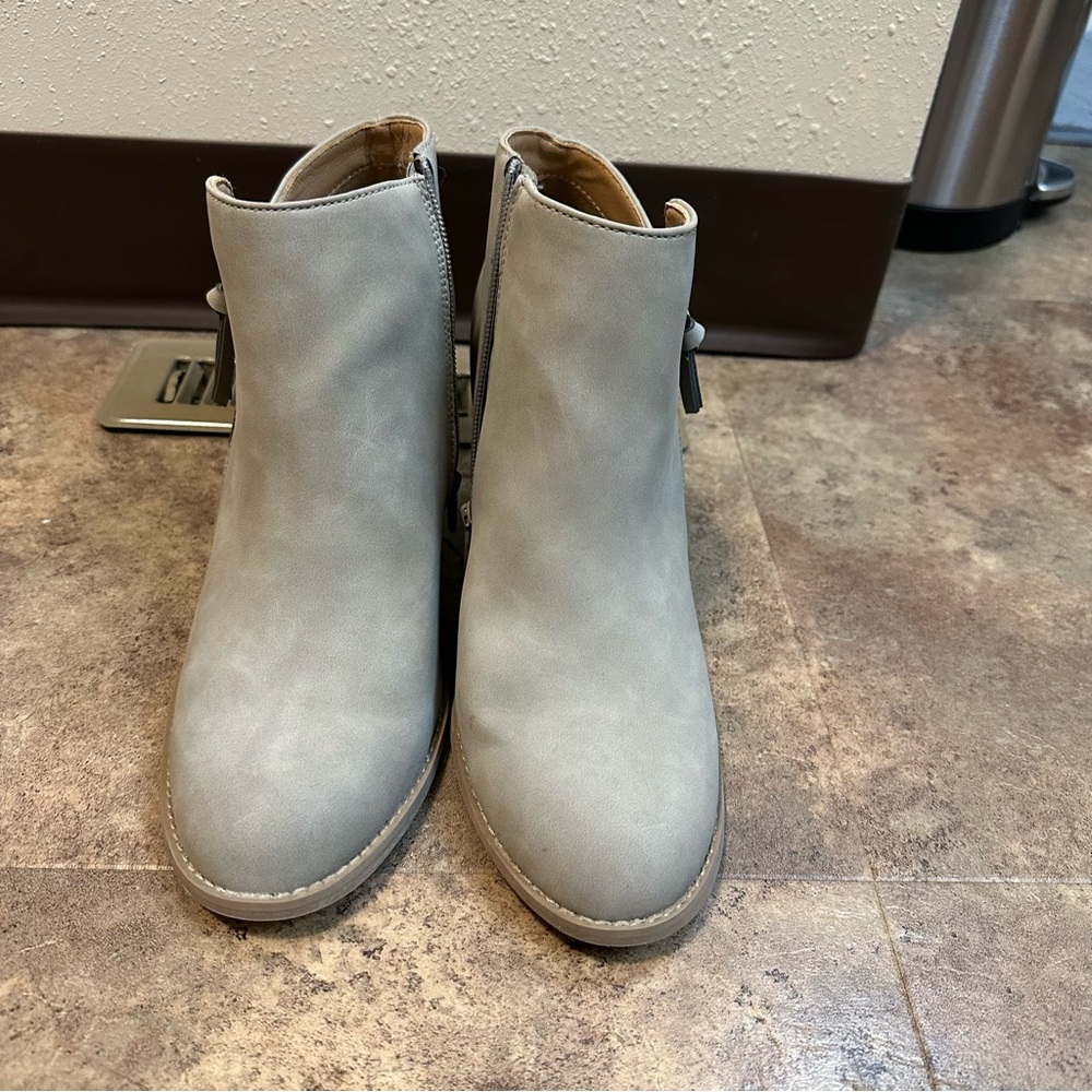 Women's Gray Ankle Boots